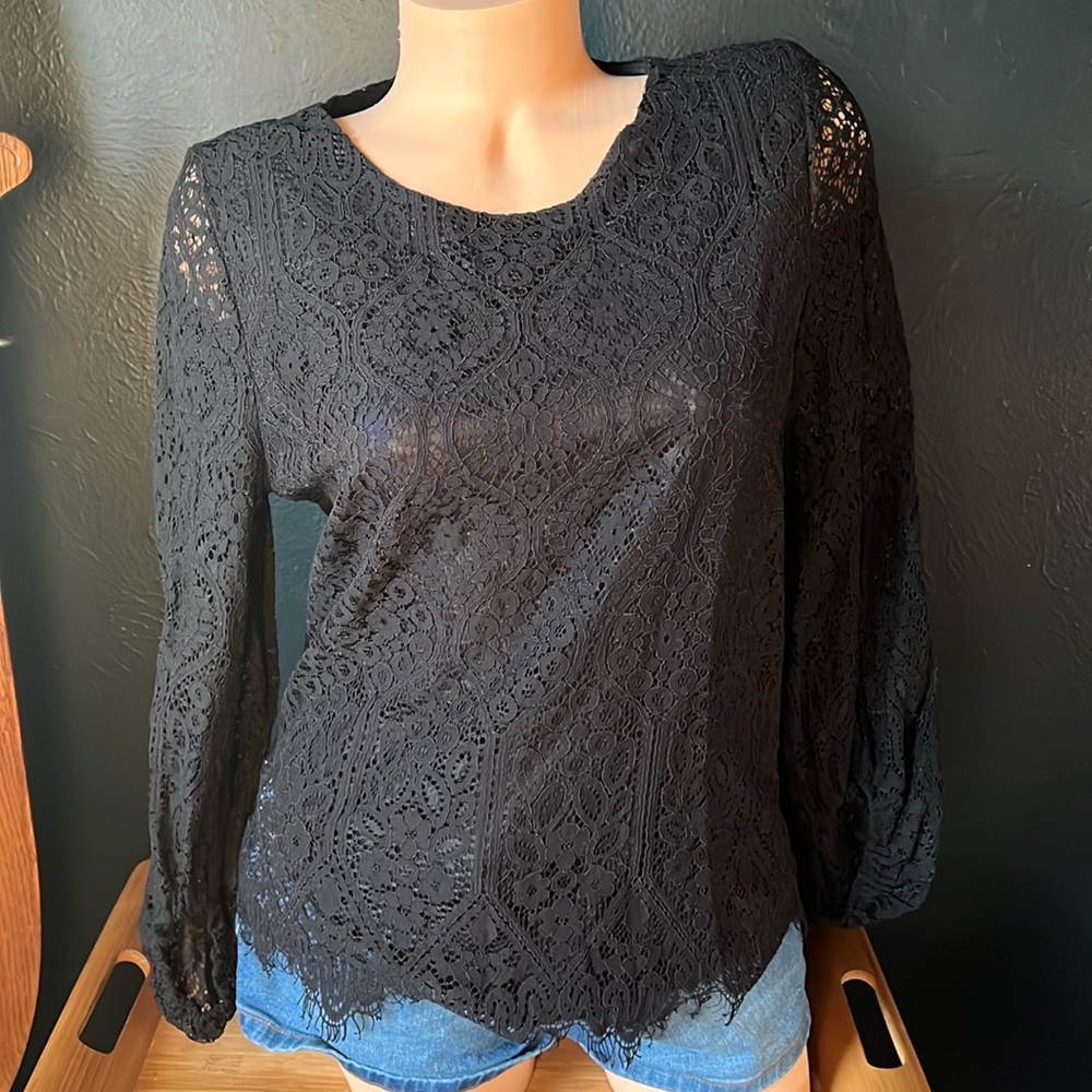 ⚫️ WORTHINGTON lace black longsleeves top retails $44